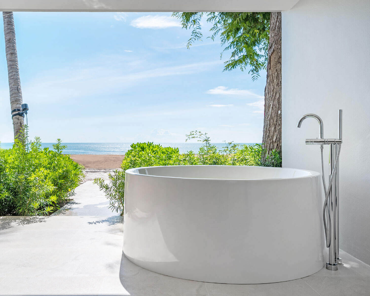Private outdoor bathtub