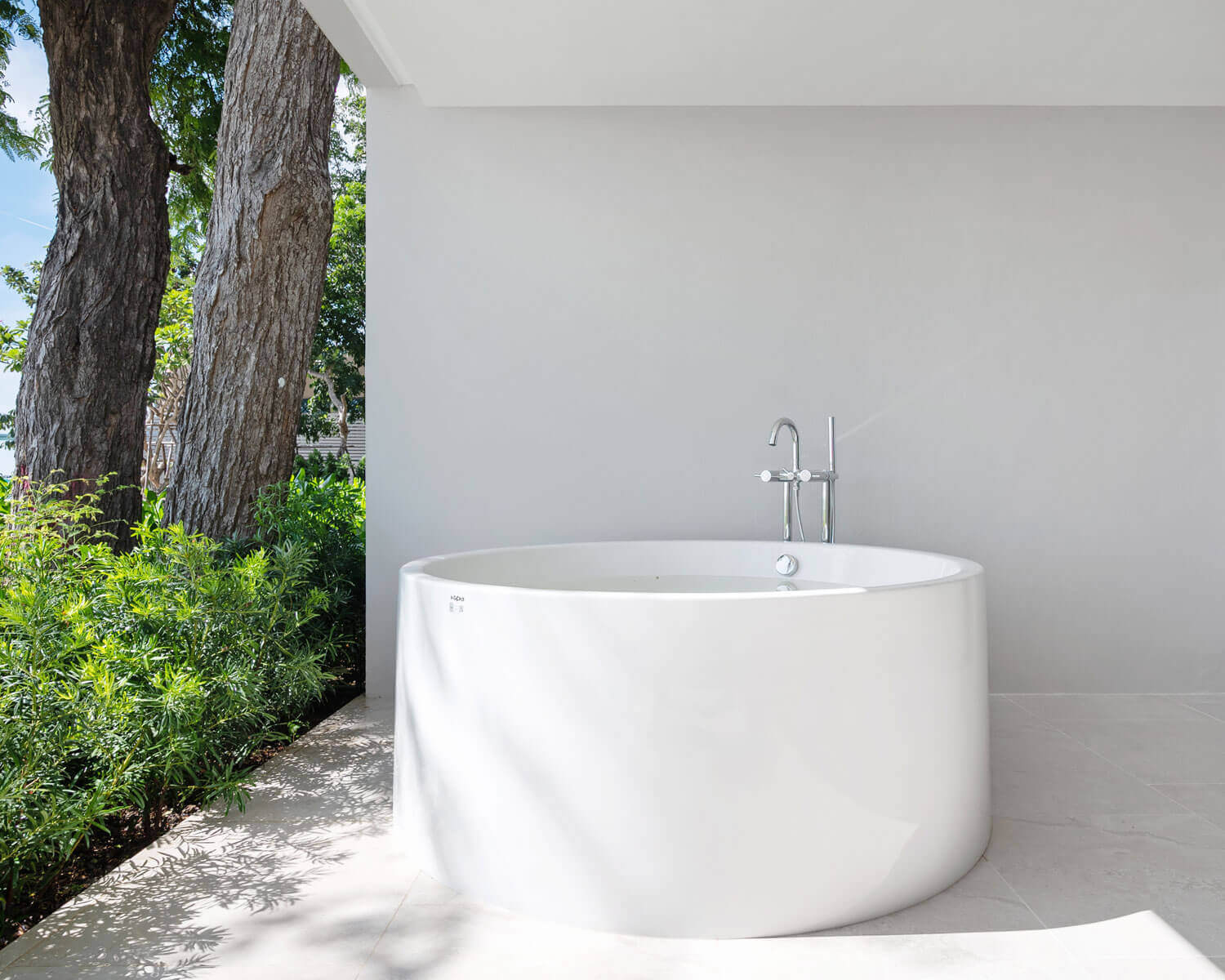 Bathtub with sea view