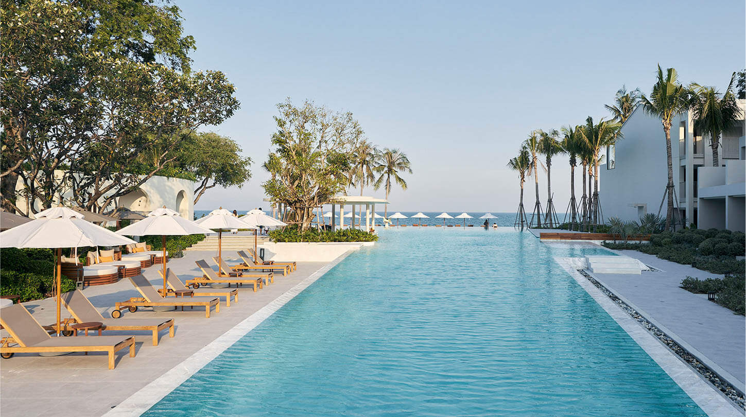 Spacious swimming pool