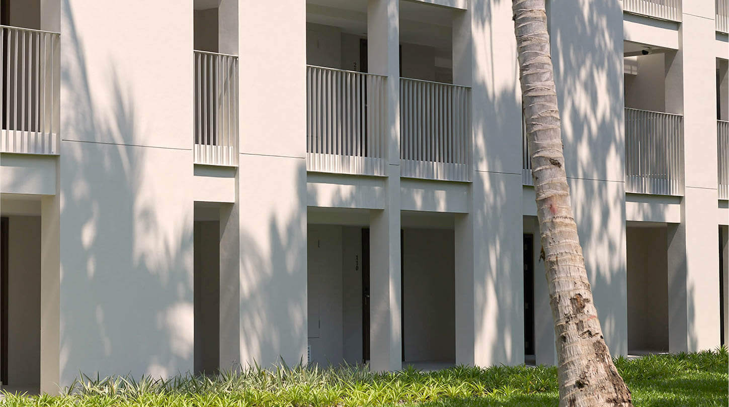The courtyard beachfront lawn